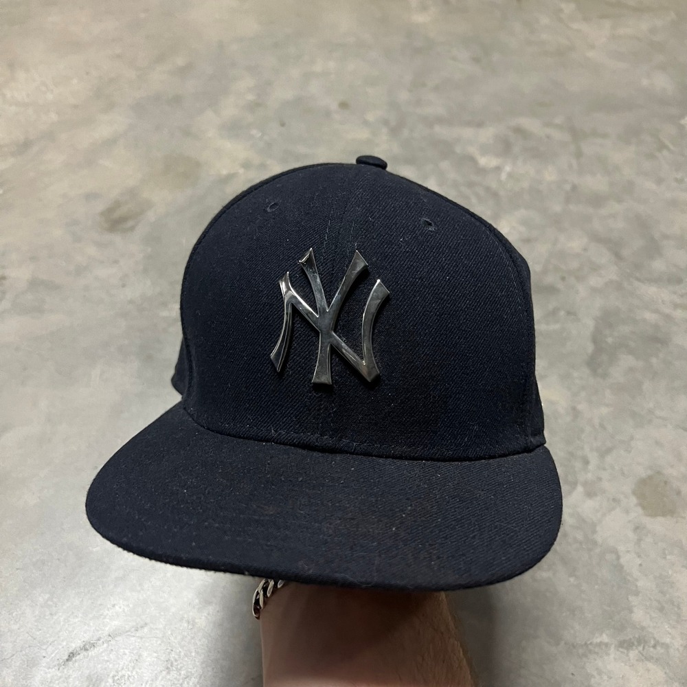 New Era 59FIFTY New York Yankees Fitted Hat Black Metal Logo Cap 7 3/8
